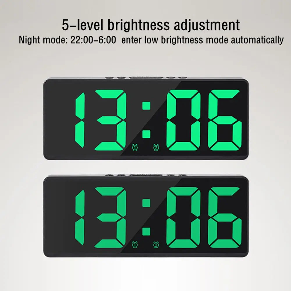 Reloj despertador digital LED verde con ajuste de brillo y modo nocturno automático.