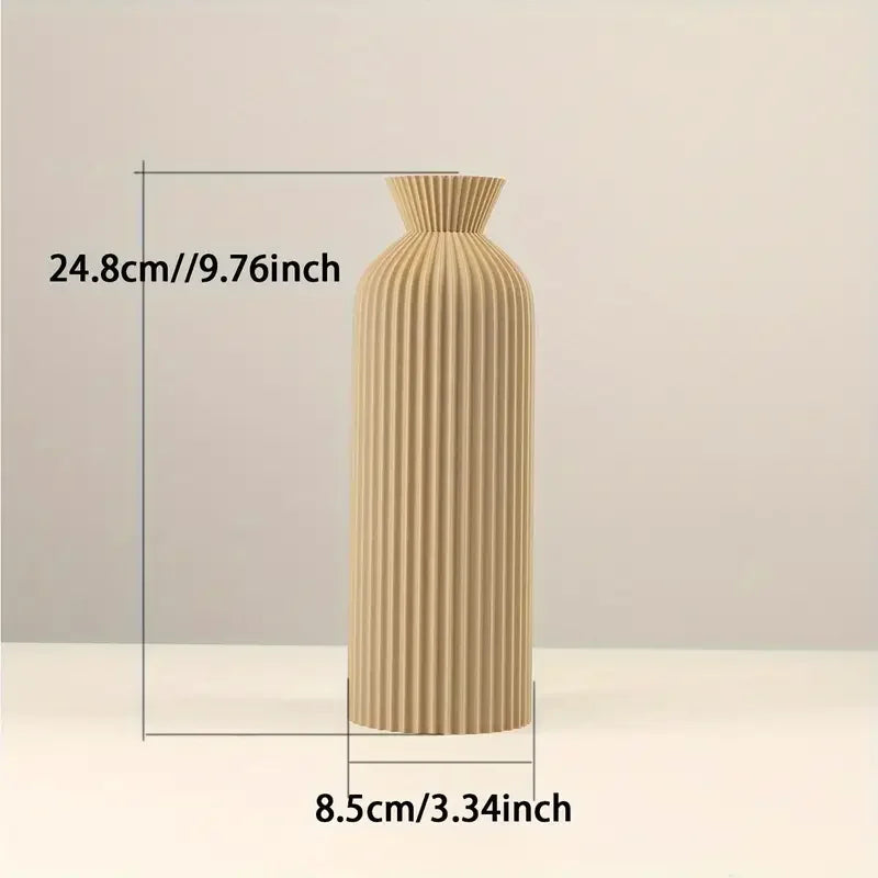 Jarrón decorativo beige de líneas verticales, 24.8 cm de alto, ideal para hogar moderno